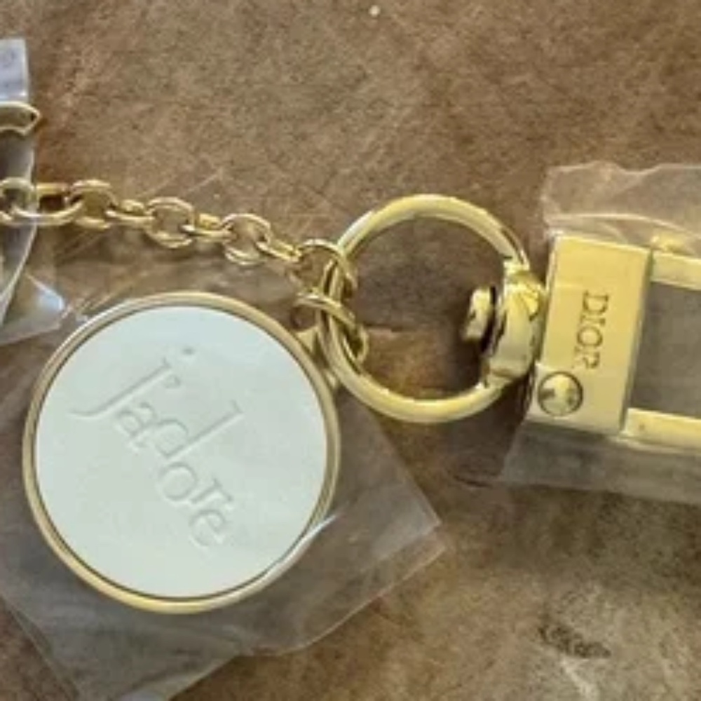 💋 Dior J'adore Gold Keychain/Bag Charm (NIB) NWT Dior - Picture 4 of 4